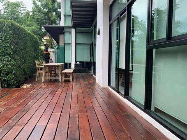 ขายอาคารสำนักงาน 3 ชั้น ย่านเหม่งจ๋าย ห้วยขวาง รัชดา ขนาด 700 ตร.ม.