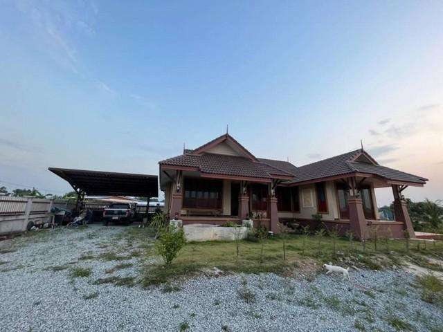 ขายบ้านพร้อมที่ดินขนาด 1ไร่ 38 ตรว สไตล์ล้านนา ทำด้วยอิฐแดง ขายบ้านนอกโครงการพานทอง บ้านสร้างเองใกล้ อบต.หนองหงษ์ พานทอง ราคาถูก ชลบุรี