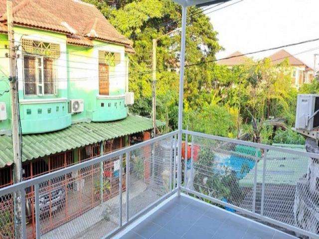 ขายทาวน์เฮ้าส์ ตกแต่งใหม่ทั้งหลัง มีเทอเรซใหญ่ หมู่บ้าน ปิยวรารมย์2 บ้านกล้วย-ไทรน้อย