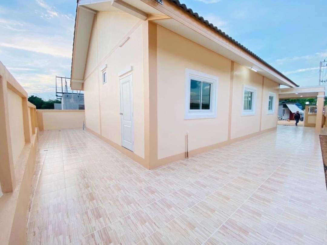 บ้านสร้างใหม่ หลังใหญ่พร้อมอยู่ พิกัดบ่อวิน เขาขยาย