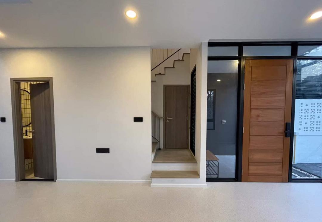 ขายบ้านแฝด 3.5 ชั้น ซอยประเสริฐมนูญกิจ 15 เหมาะทำ Home office ใกล้ทางด่วน