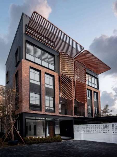 ขายบ้านแฝด 3.5 ชั้น ซอยประเสริฐมนูญกิจ 15 เหมาะทำ Home office ใกล้ทางด่วน