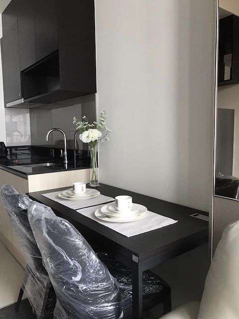 Edge Sukhumvit 23 nice convenient private 6th floor BTS Asoke