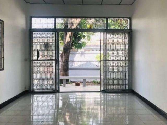 ให้เช่าบ้านเดี่ยวชั้นเดียว 50 ตรว. โชคชัย 4 รีโนเวทใหม่ ใกล้โรงพยาบาลเปาโลโชคชัย 4 ใกล้รถไฟฟ้าสถานีโชคชัย 4