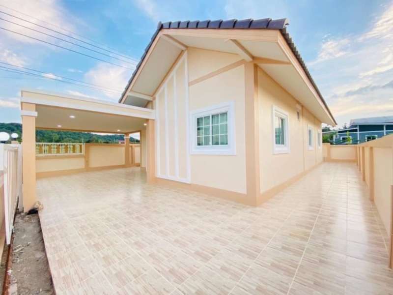 บ้านสร้างใหม่ หลังใหญ่พร้อมอยู่ พิกัดบ่อวิน เขาขยาย