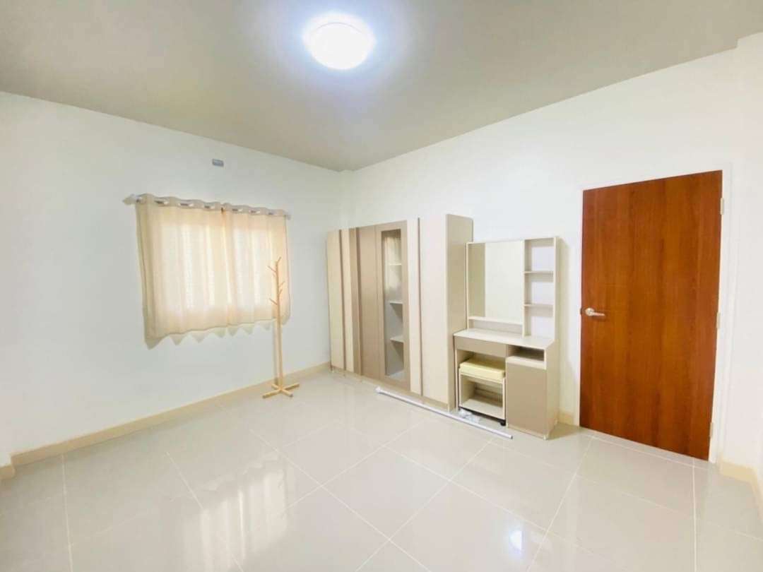 บ้านสร้างใหม่ หลังใหญ่พร้อมอยู่ พิกัดบ่อวิน เขาขยาย