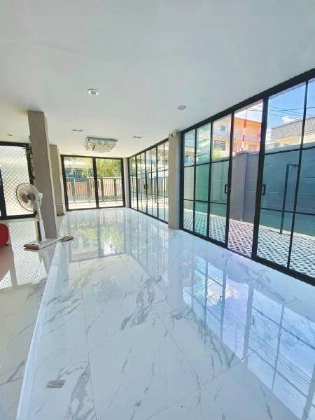 ขายหรือให้เช่าบ้านโฮมออฟฟิศ 4ชั้น ทำเลดีกลางใจเมืองลาดพร้าว-รัชดาภิเษก ห้วยขวาง ขนาด 274 ตรม.ทั้งรถไฟฟ้า BTS และ MRT เข้าออกใกล้ถนนลาดพร้าว ถนนรัชดาภิเษก ใกล้ทางด่วน เอกมัย-รามอินทรา