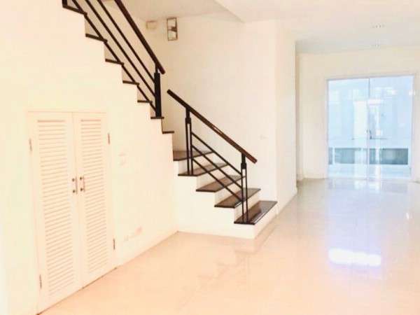 ให้เช่าโฮมออฟฟิศ 4 ชั้น โครงการพรีเมี่ยม เพลส เอกมัย-รามอินทรา Premium Place Ekamai-Ramindra) ซอยนวลจันทร์ ถนนเกษตร-นวมินทร์ ใกล้ทางด่วน เอกมัย-รามอินทรา พื้นที่ 22 ตร.ว. พื้นที่ใช้สอย 300 ตรม.