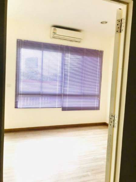 ให้เช่าโฮมออฟฟิศ 4 ชั้น โครงการพรีเมี่ยม เพลส เอกมัย-รามอินทรา Premium Place Ekamai-Ramindra) ซอยนวลจันทร์ ถนนเกษตร-นวมินทร์ ใกล้ทางด่วน เอกมัย-รามอินทรา พื้นที่ 22 ตร.ว. พื้นที่ใช้สอย 300 ตรม.