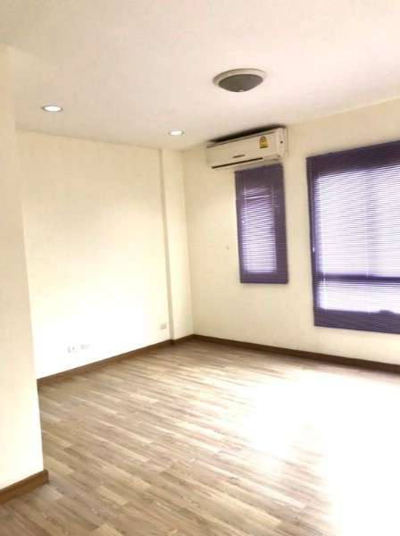 ให้เช่าโฮมออฟฟิศ 4 ชั้น โครงการพรีเมี่ยม เพลส เอกมัย-รามอินทรา Premium Place Ekamai-Ramindra) ซอยนวลจันทร์ ถนนเกษตร-นวมินทร์ ใกล้ทางด่วน เอกมัย-รามอินทรา พื้นที่ 22 ตร.ว. พื้นที่ใช้สอย 300 ตรม.
