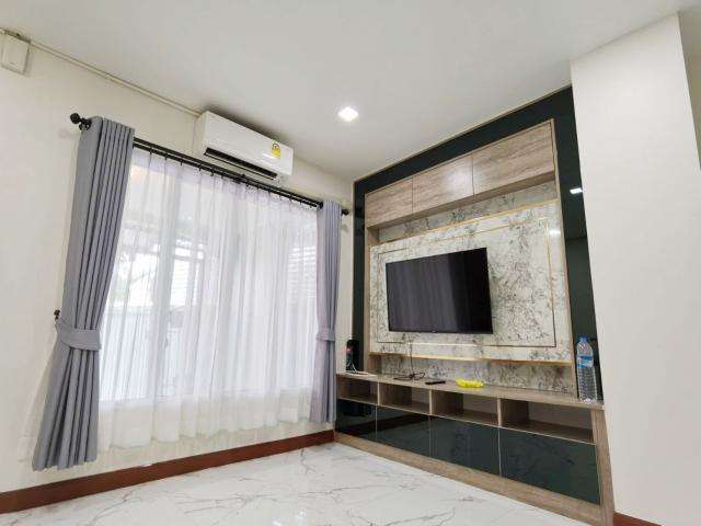ให้เช่าทาวน์เฮ้าส์ 2 ชั้น หมู่บ้านบ้านรีโน่ ซอยนวมินทร์86 ถนนนวมินทร์กทม. หลังริม