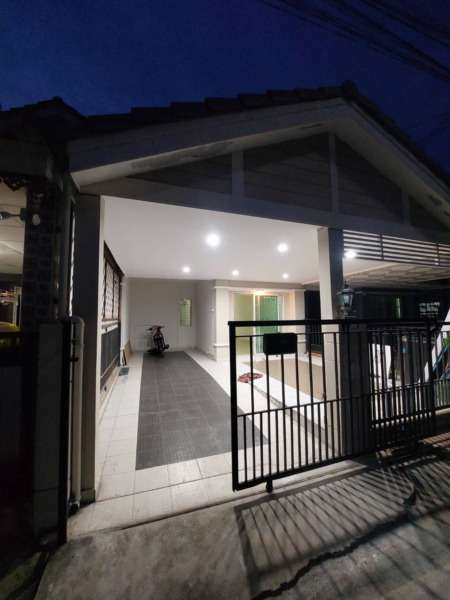 ทาวน์เฮ้าส์ หมู่บ้านพฤกษาวิลล์41  บางกะดี เมืองปทุมธานี