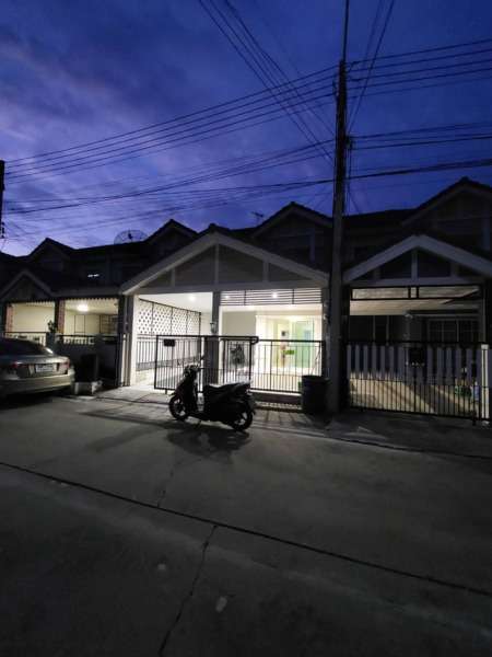 ทาวน์เฮ้าส์ หมู่บ้านพฤกษาวิลล์41  บางกะดี เมืองปทุมธานี