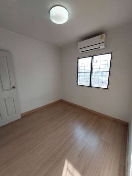 ทาวน์เฮ้าส์ หมู่บ้านพฤกษาวิลล์41  บางกะดี เมืองปทุมธานี