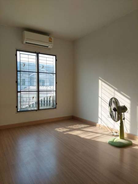 ทาวน์เฮ้าส์ หมู่บ้านพฤกษาวิลล์41  บางกะดี เมืองปทุมธานี