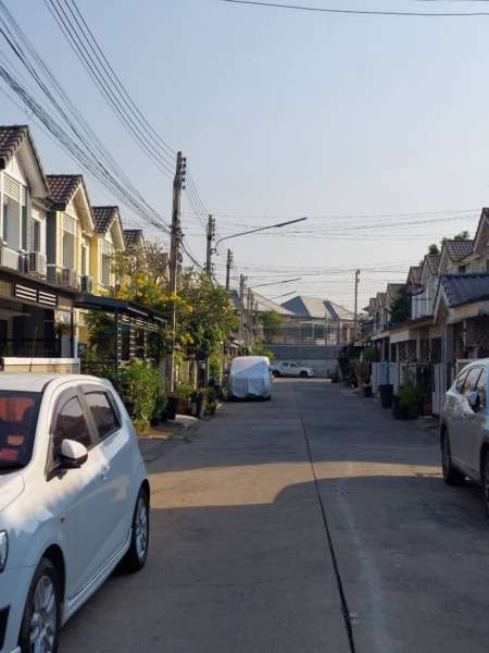 ทาวน์เฮ้าส์ หมู่บ้านพฤกษาวิลล์41  บางกะดี เมืองปทุมธานี