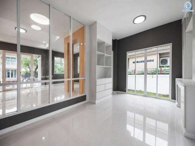 บ้านเดี่ยว เนื้อที่ 117 ตรว. พท. 448 ตรม. 5 ห้องนอน  4 ห้องน้ำ  ห้องอเนกประสงค์  ห้องแม่บ้าน ที่จอดรถ  พร้อมเข้าอยู่