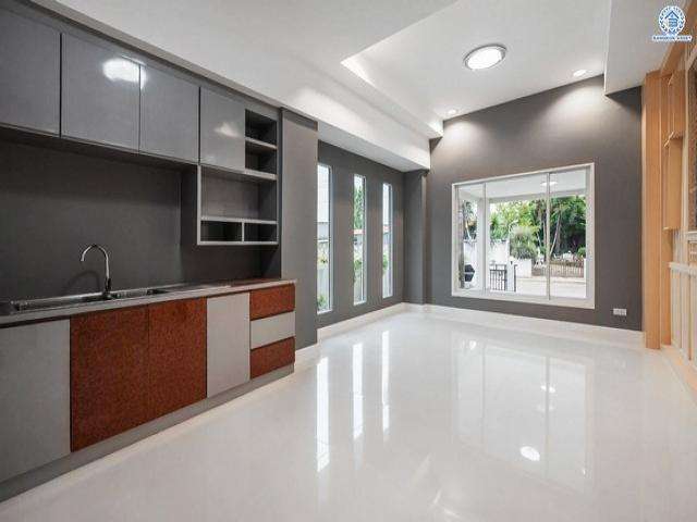 บ้านเดี่ยว เนื้อที่ 117 ตรว. พท. 448 ตรม. 5 ห้องนอน  4 ห้องน้ำ  ห้องอเนกประสงค์  ห้องแม่บ้าน ที่จอดรถ  พร้อมเข้าอยู่