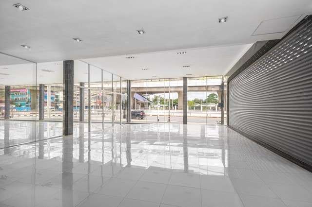 Office โชว์รูมรามอินทรา 5BR5BATHROOM 390000 thb   น่าอยู่ใกล้สิ่งอำนวยความสดวก พร้อมดำเนินธุระกิจท้นที
