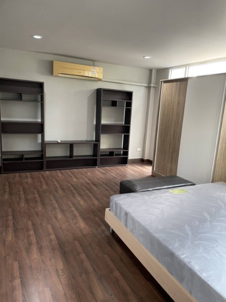 ขายหรือให้เช่าบ้านเดี่ยว 3 ชั้น บริเวณซอยสุขุมวิท 49 ขนาด 320 ตรม. ใกล้ BTS พร้อมพงษ์ Emporium Emquartier เซนทรัลชิดลม