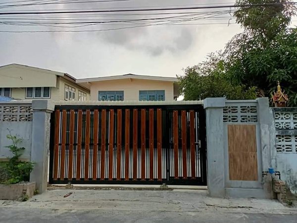 ขาย หรือ เช่า บ้านเดี่ยว 2 ชั้น สะพานใหม่-เทพรักษ์ หลังป.กุ้งเผา 60.0 ตร.ว. 3 ห้องนอน โทร 082-3232678