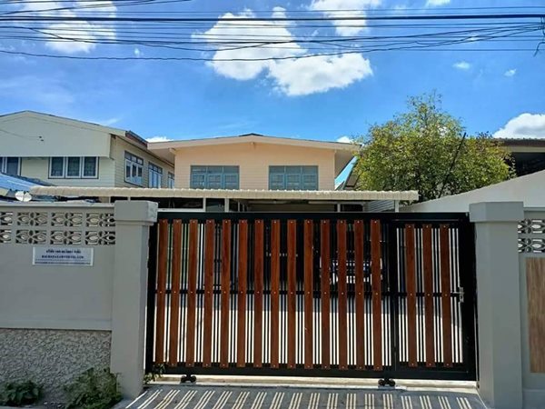 ขาย หรือ เช่า บ้านเดี่ยว 2 ชั้น สะพานใหม่-เทพรักษ์ หลังป.กุ้งเผา 60.0 ตร.ว. 3 ห้องนอน โทร 082-3232678