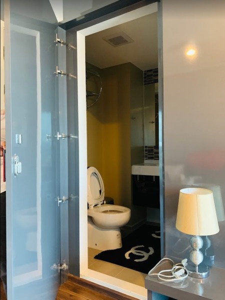 ขายคอนโด ยู ดีไลท์ รัชวิภา (ห้อง studio +walkin closet) ชั้น19 1ห้องนอน 1ห้องน้ำ 1ห้องครัว build-in ทั้งห้อง พร้อมเฟอร์นิเจอร์ โทร 089-1282675 ขายด่วนๆ