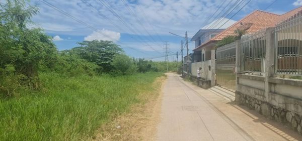 ขายที่บางละมุง 21/7 สุดซอย ราคาดีที่สุด 270 วา ติดถนนซอย ราคาดี ทำเลดี ติดต่อ/line 0619419639