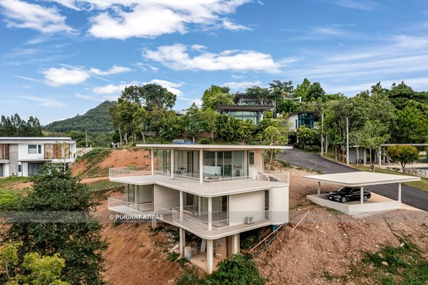 มี 1หลังเท่านั่นบ้านอยู่ในทำเลดีของโครงการ Khao Yai Hideaway เขาใหญ่ ปากช่อง นครราชสีมา ริมเขา วิวพันล้าน หาที่อื่นไม่มีในเขาใหญ่ โทร 0994914708