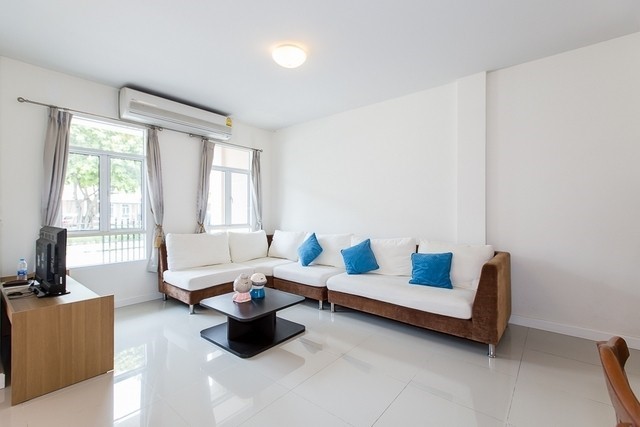 ฝากเช่าทาวน์โฮม ย่านสุขุมวิท เเสนสิริ การ์เด้นสแควร์  Garden Square Townhome Sukhumvit 77 for Rent 65k Fully Furnished / Sale THB 20 mn Walkable to Onnut BTS and Habito Community mall