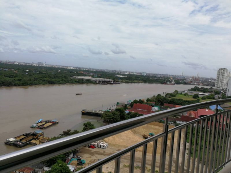 Lumpini Place Narathiwas-Chaopraya  2 Bad/2Bath  ** River  view **