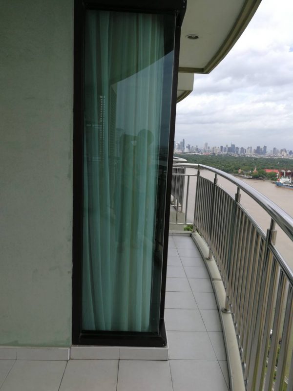 Lumpini Place Narathiwas-Chaopraya  2 Bad/2Bath  ** River  view **