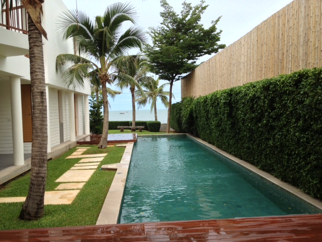 4 Bedrooms Tropical Beachfront Pool Villa