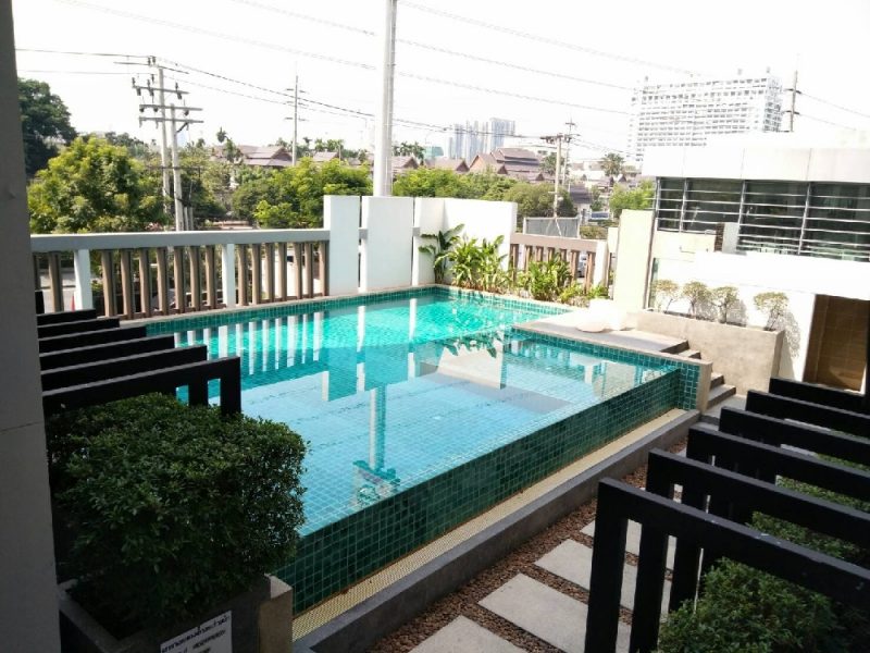 Condo ให้เช่าย่านสาทร เดินทางสะดวก มีสระว่ายน้ำ