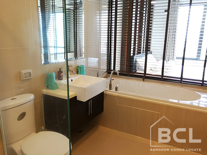 Condo Villa Asoke near MRT Phetchaburi