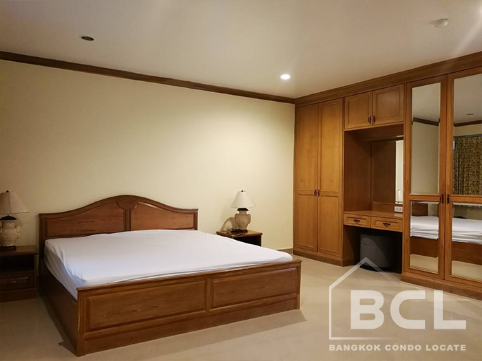 Extensive 1 Bedroom Apartment for Rent at El Patio Sukhumvit 31