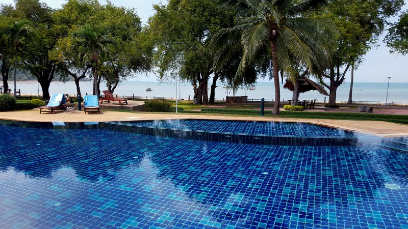 Seafront condo for Sale at Pattaya BangSaray Beach 