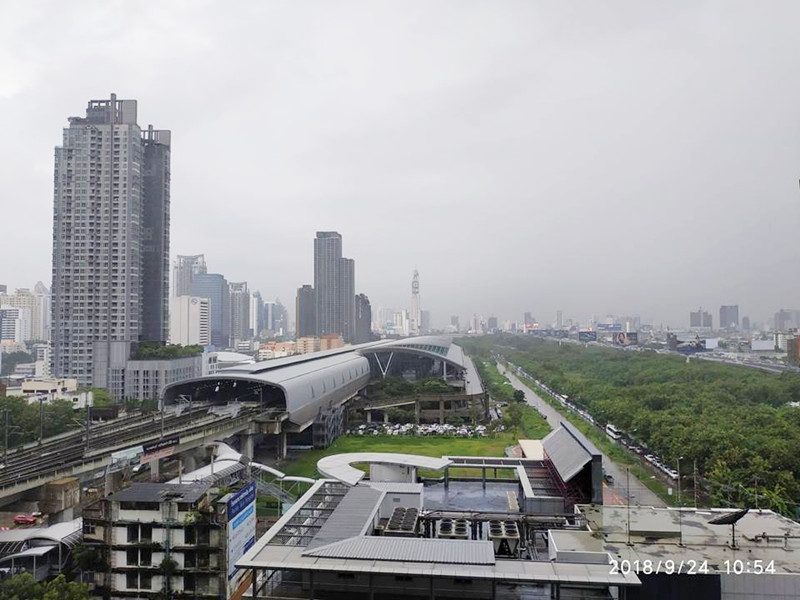 ให้เช่าใหม่ป้ายแดง (ไลฟ์ อโศก Life Asoke) วิวสวย ฝั่งสวนรถไฟ (สวย!!! และถูกที่สุด!!!! ในโครงการ)