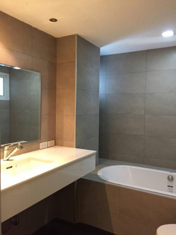 For rent 3 Beds room condo near to BTS Wongwian Yai