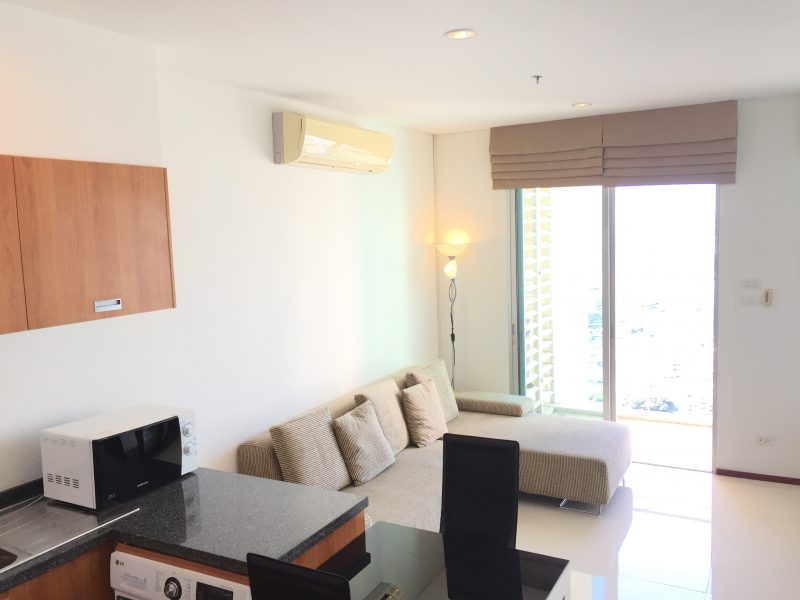 Condo for rent Villa Sathorn – Walk 1 Minute to Krung Thonburi Great Price. High Floor 36th Full Furnished Quiet Room.