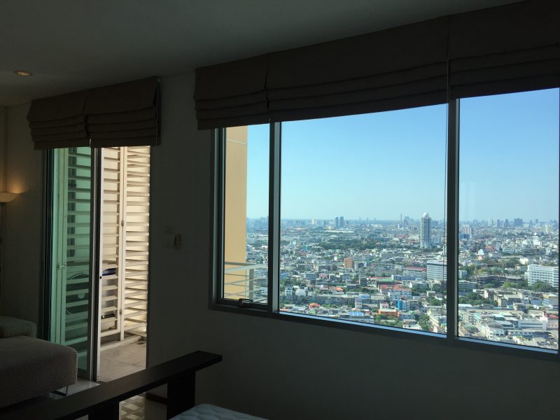 Condo for rent Villa Sathorn – Walk 1 Minute to Krung Thonburi Great Price. High Floor 36th Full Furnished Quiet Room.