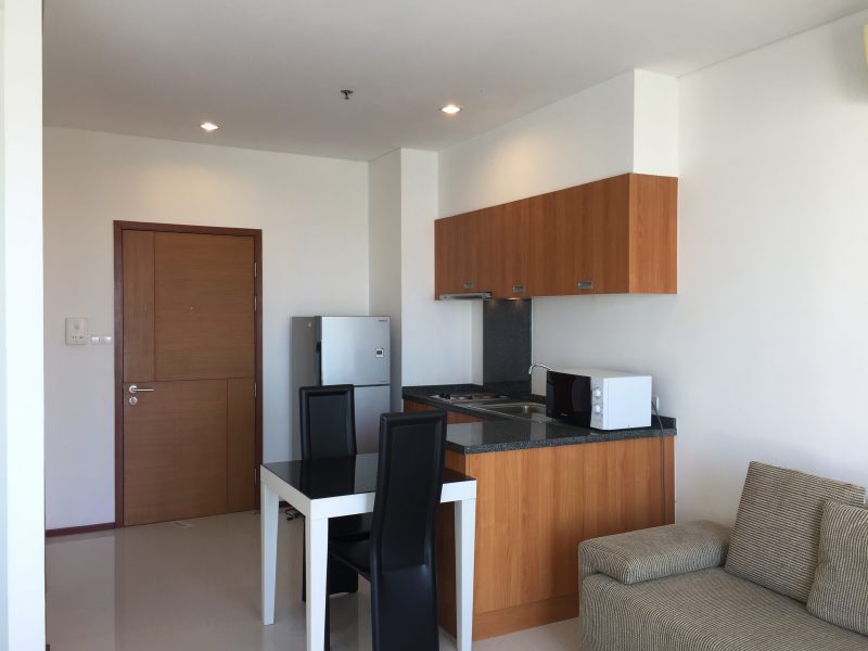 Condo for rent Villa Sathorn – Walk 1 Minute to Krung Thonburi Great Price. High Floor 36th Full Furnished Quiet Room.