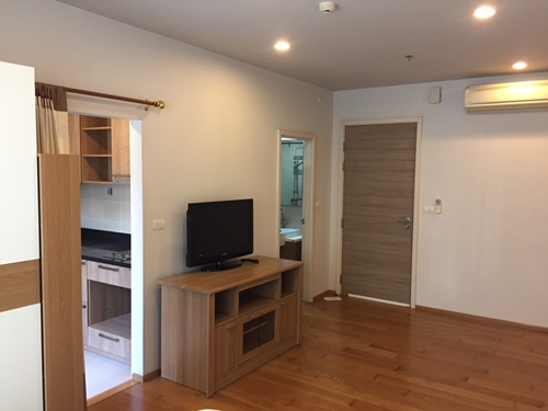 For rent Hive Taksin 30 Sqm the rental only 12,000 bath can walk to BTS Wongwian Yai less than 100 meter.