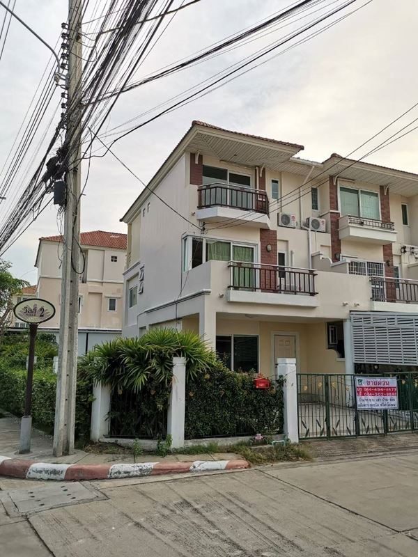 Urgent Sale !!! brand new The corner Townhouse SUPALAI VILLE  Srinakarin Namdeng  Rd.