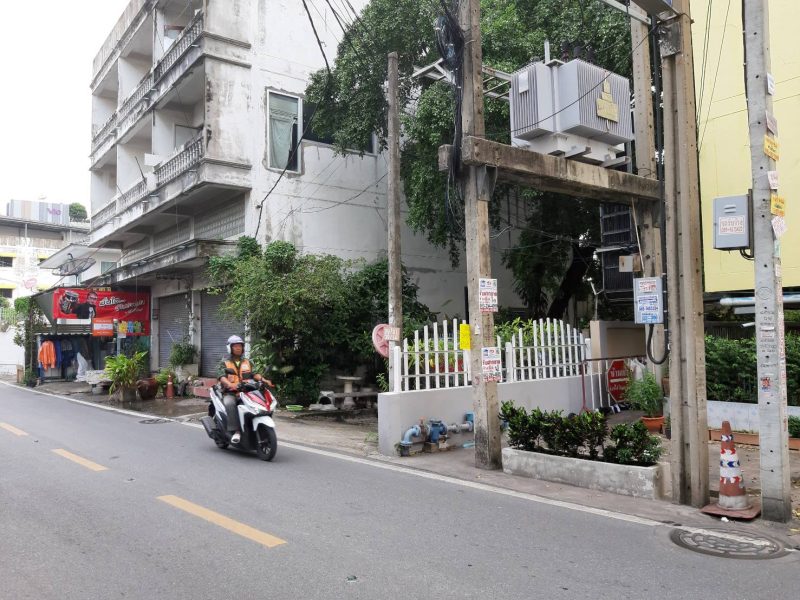 ขายที่ดินพร้อมบ้านเก่า 2 หลัง ซอย เรวดี14 นนทบุรี