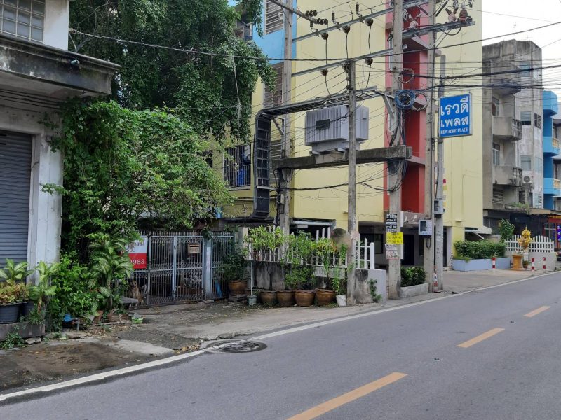 ขายที่ดินพร้อมบ้านเก่า 2 หลัง ซอย เรวดี14 นนทบุรี