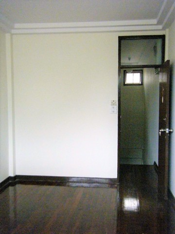 เช่าทาวน์โฮม2 ชั้น 3 ห้องนอน 2 ห้องน้ำ ย่านลาดพร้าว ใกล้กับ MRT ลาดพร้าว เพียง 650 เมตรเหมาะทำ Home Office หรือ อยู่อาศัย