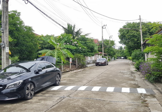 ขาย ที่ดิน ในหมู่บ้านสาวิตรี ศาลาธรรมสพน์ 31 ถนนพุทธมณฑลสาย 3 เขตทวีวัฒนา กรุงเทพมหานคร