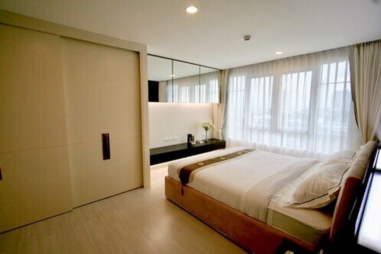 For rent The Bangkok Sathorn  BTS Wongwian Yai 2 bed only 24,000 Bath Fully furnished