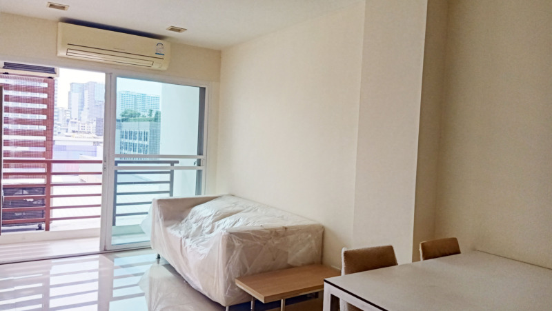 Condo New Room For Sale, at Supreme Condo Ratchawithi 3, Victory Monument near Suan Santi Public Park